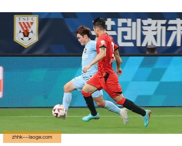 中超赛场：上海海港豪取十连胜，力压群雄领跑积分榜